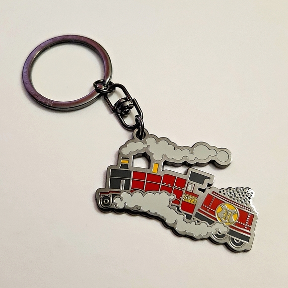 Hogwarts Express Enamel Keychain - Picture 3 of 5
